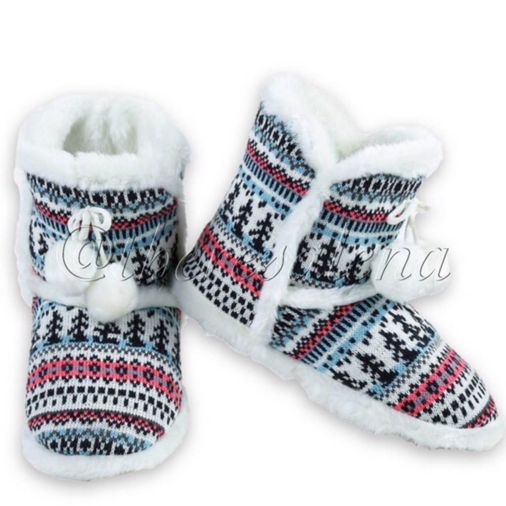 SALE! ❤️ LAST! Women’s Pom Pom Bootie Slippers